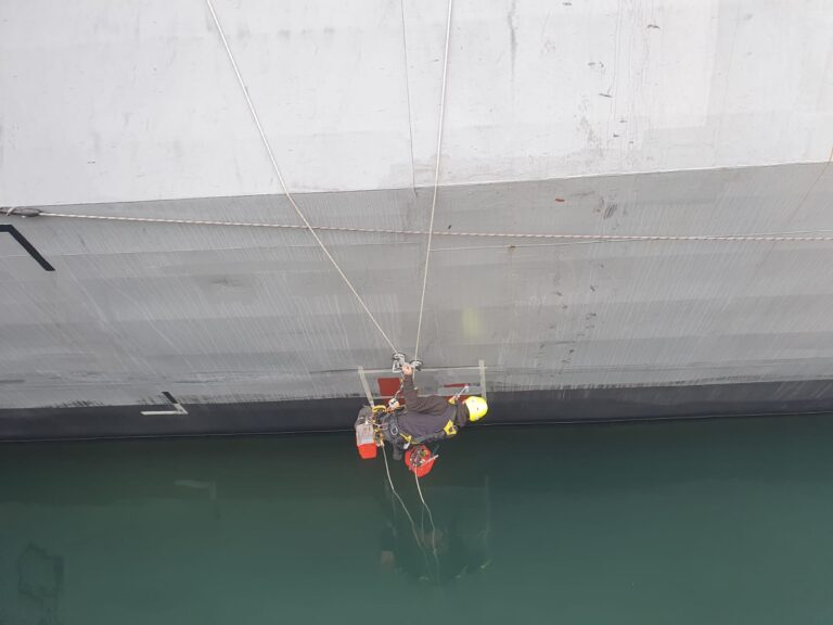 Peinture anticorrosion coque de bateau - Brest Quimper