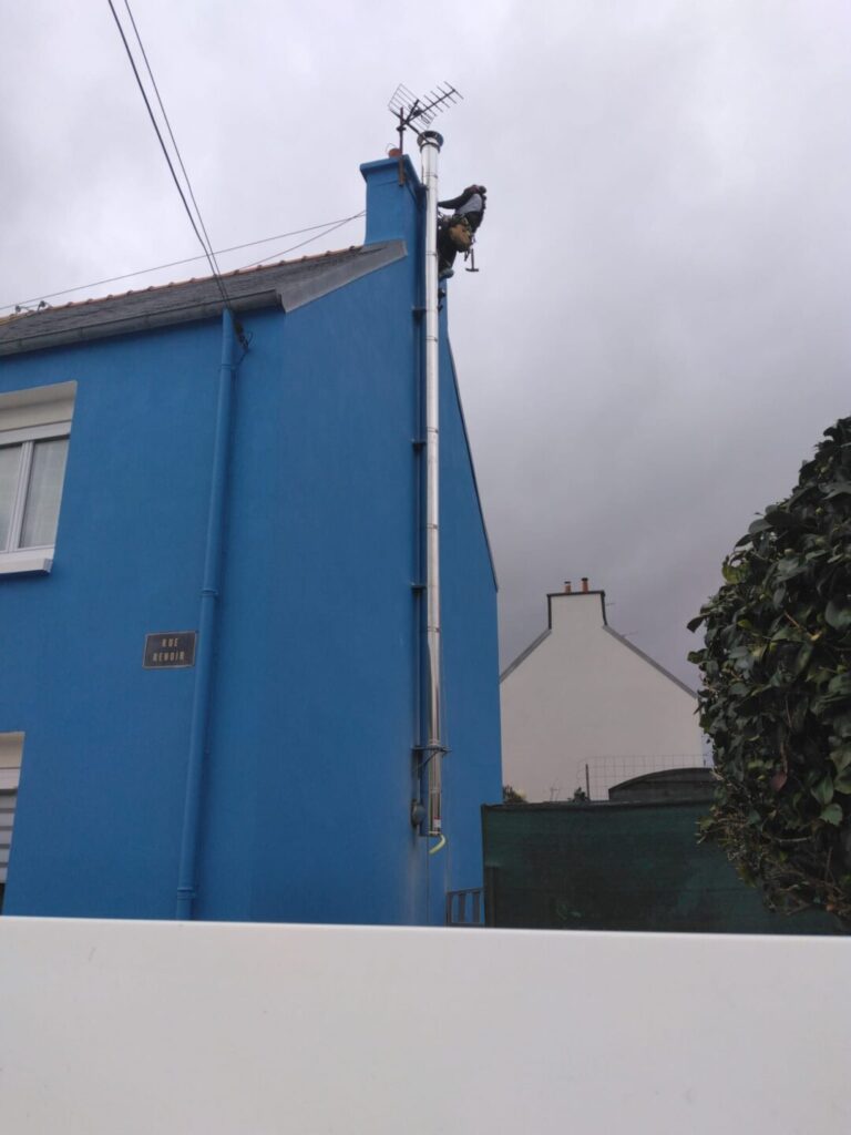 Pose de conduit exterieur cheminee - Brest Quimper