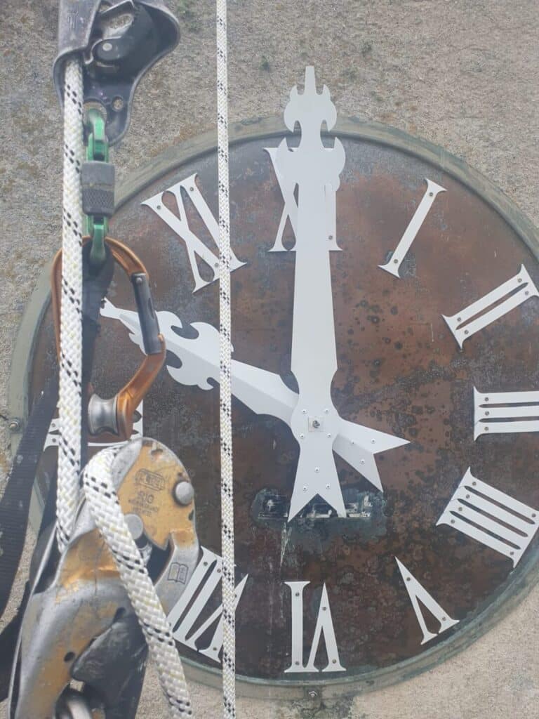 Remplacement des aigullies dhorloge eglise de Molene 1 - Brest Quimper